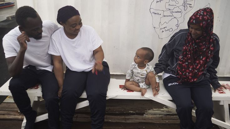 Migranti, Conte spera in Macron. Ripartiti nell'Unione europea gli 82 della Ocean Viking