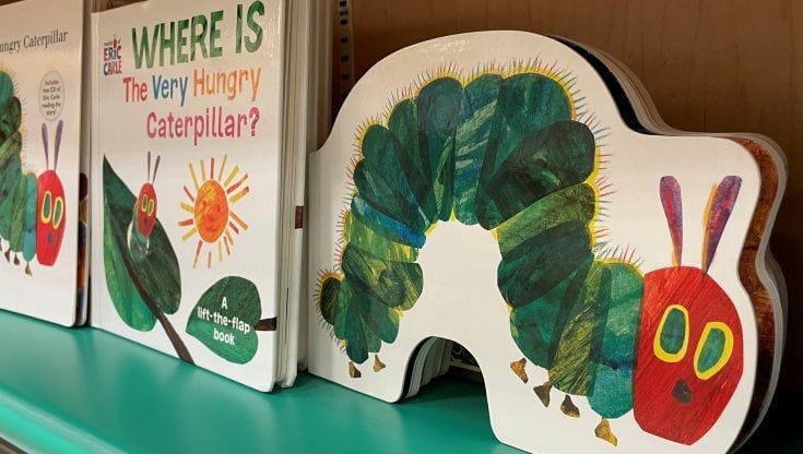 E' morto Eric Carle, l'illustratore che creò 'Il piccolo Bruco Maisazio': un bestseller per bambini da 46 milioni di copie vendute nel mondo