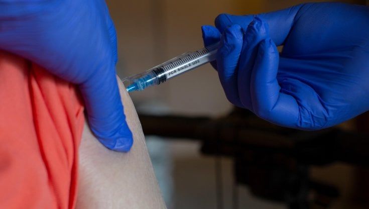 Vaccini, cinque milioni di italiani hanno completato il ciclo: tra gli over 80 il 53,82%