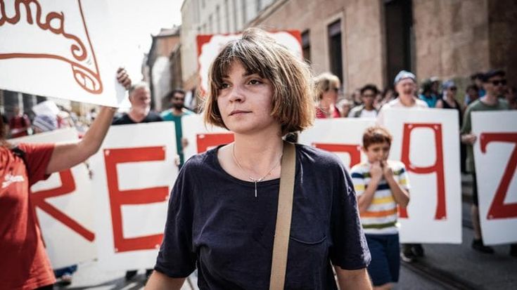 In corteo la studentessa della Holden che ha tentato la marcia a Gaza: “Ignorati dalla Farnesina”