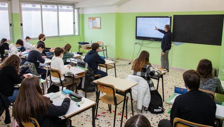 Scuola, dallo studio del traffico aereo all'esame del Dna: a Bari i talenti di istituti tecnici e professionali