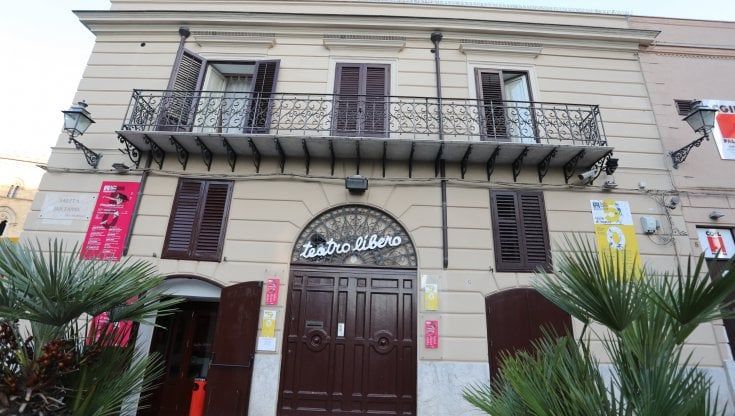 La paura del Covid sui teatri: anche il Libero rinvia gli spettacoli 