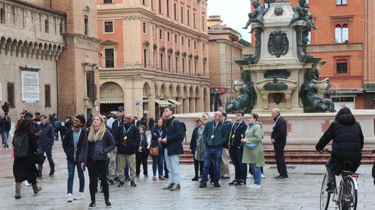 Stretta sugli affitti brevi nel centro di Bologna. Gli albergatori: “Finalmente”