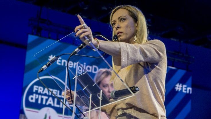 Sondaggi politici, Fratelli d'Italia è primo ma il Pd non molla. M5S e FI in lieve calo