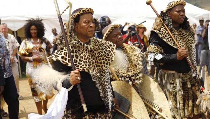 Sudafrica, muore il re degli zulu. Dalle vergini alla caccia al migrante, mezzo secolo di storia