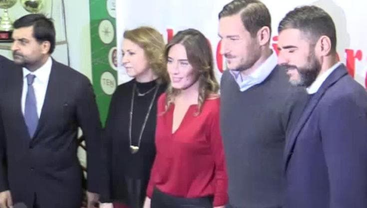 Femminicidio, Totti torna in campo contro la violenza sulle donne: "E' ora di dire basta"