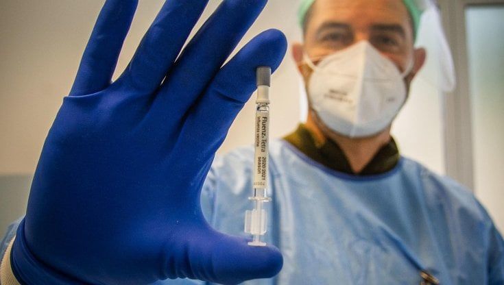Vaccini antinfluenzali, la Regione vuol fare causa per i ritardi