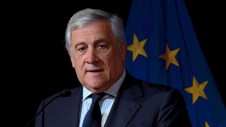 Forza Italia a corto di liquidità: i debiti sono quasi 100 milioni, il tesoriere corre ai ripari con le banche