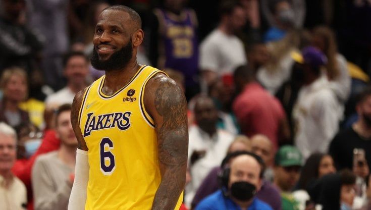 Nba: storico LeBron, ma i Lakers cadono ancora. Ko Milwaukee e Dallas, bene Cleveland