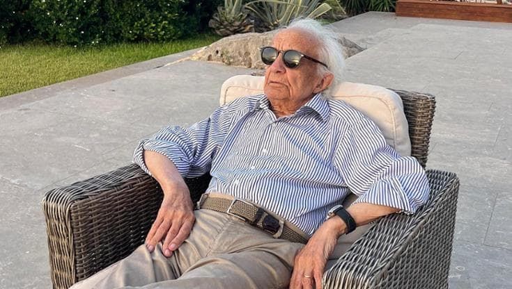 Zichichi compie 96 anni e lo annuncia su Facebook: “Un cammino di ricerca che continua”