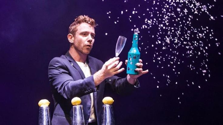 Cosa fare a Milano oggi 2 gennaio: il Festival della Magia al Manzoni e i Blow allo Spirit de Milan