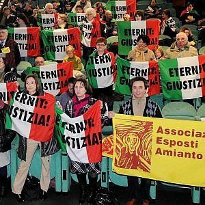 Amianto, il patron dell'Eternit "censura" Amazon: "Non vendete quel libro, mi danneggia"