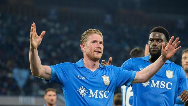 Il Napoli batte il Frosinone con doppietta di De Bruyne e un gol di Lang