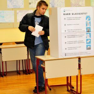 Slovenia, no a nozze gay e adozioni nelle coppie omosessuali