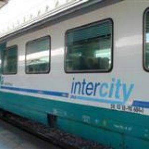 Trasporti, il ministero salva gli Intercity: "Nessun taglio, troveremo una soluzione"