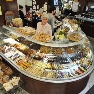 Capello, la pasticceria dove a  Carnevale si vogliono solo "bugie"