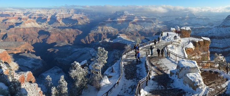 Poesia sotto zero: la neve imbianca il il Grand Canyon