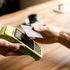 Carte di credito: materie plastiche al bando in favore di materiali più sostenibili