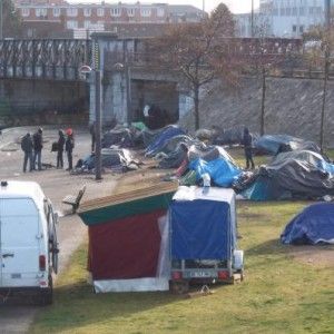 Calais, quel balzo verso la Gran Bretagna difficile da fare senza rischiare la vita o la libert&agrave;