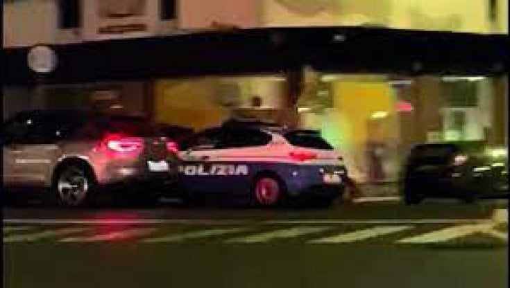 "Ve ne dovete andare affan.. sennò ve piamo a pizze", indagati i poliziotti ubriachi che avevano picchiato 5 adolescenti