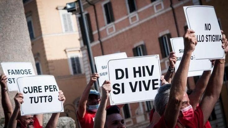 Aids, 2500 nuovi casi in Italia: il 10 per cento in Campania: “Ma il virus fa meno paura”