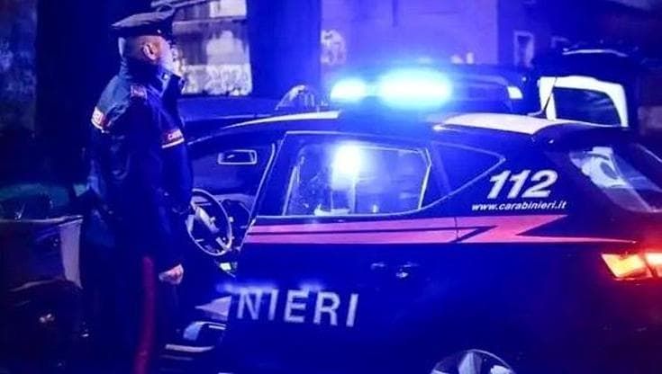 Firenze, picchia e rapina la ex compagna in piazza Dalmazia: arrestato