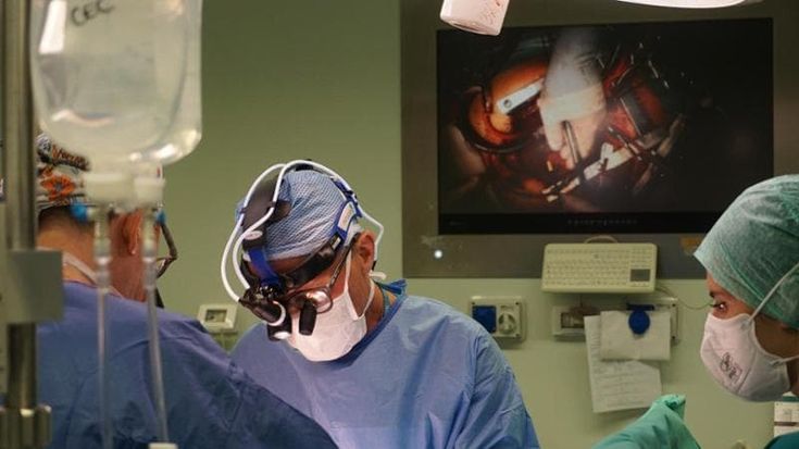 Incrocio di destini in sala operatoria: due interventi cardiaci in contemporanea. “È la prima volta”