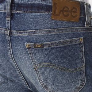 I jeans sono in crisi, il colosso VF pensa di vendere Lee e Wrangler