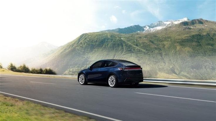 Tesla Model Y formato famiglia numerosa: ora sarà anche a sette posti