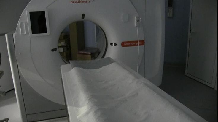 L’Asp: “Impossibile prenotare la risonanza magnetica”. Ma se si paga, appuntamento in una settimana