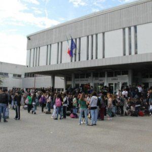 Liceo Curie di Grugliasco, la studentessa insiste: "Molestata dal professore"