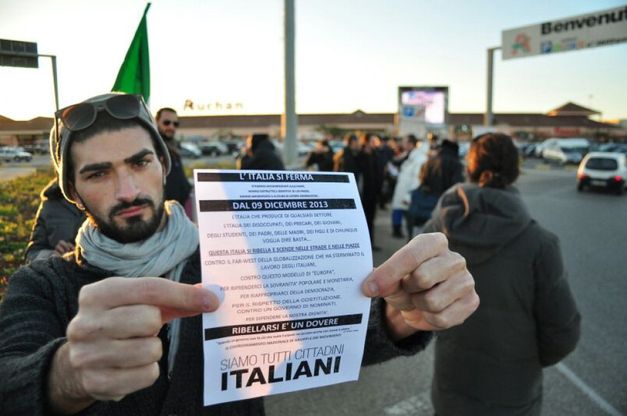 Forconi, i manifestanti all'Auchan<br />"Qui per spiegare le nostre ragioni"