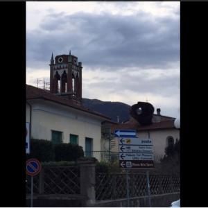 Camaiore, rimosso il campanile distrutto dal vento