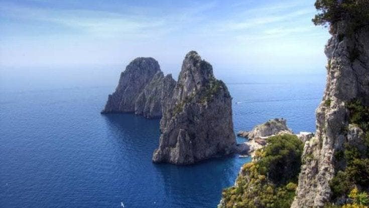 Capri, semaforo verde per l’area marina protetta: tutela speciale per i Faraglioni
