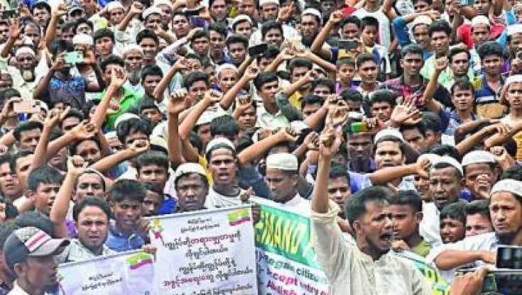 Bangladesh, dal campo profughi di Cox's Bazar migliaia di rifugiati Rohingya chiedono di tornare a casa