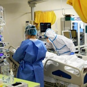Coronavirus, morta la dirigente dell'Ats di Bergamo Vincenza Amato. A Brescia deceduti due odontoiatri