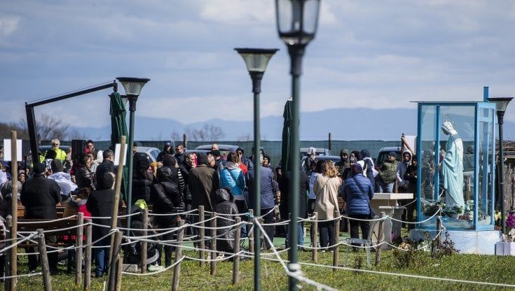 L'ex fedele della Madonna di Trevignano: "La veggente non sapeva il rosario, raggirava le persone malate"