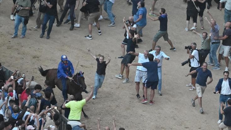 Tittia dimesso dall'ospedale dopo l’incidente al Palio dell’Assunta