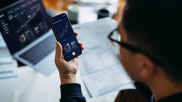 Vantaggi e sfide dell'IA nei servizi finanziari, Anasf: "Processi più efficienti, ma ci sono rischi per la tutela dei clienti"