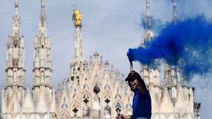 L'Inter vince lo scudetto: il fotoracconto della giornata da piazza Duomo a San Siro