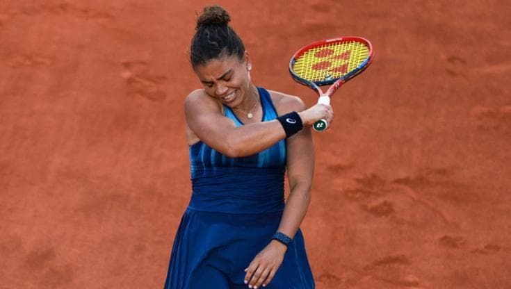 Ronald Garros, Paolini in lacrime per il dolore va fuori al 2° turno. Out anche Cinà e Sonego