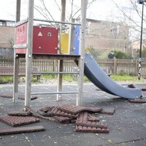 Villaggio Olimpico, sporcizia e prostituzione: sul podio solo degrado