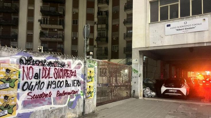 Palermo, striscioni di protesta contro il ddl sicurezza nelle scuole: “Il dissenso non si reprime”