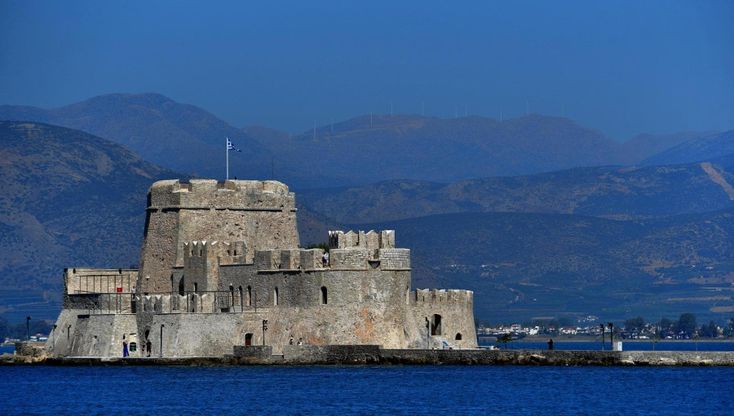 Grecia, il castello di Bourtzi, fortezza veneziana davanti al Peloponneso