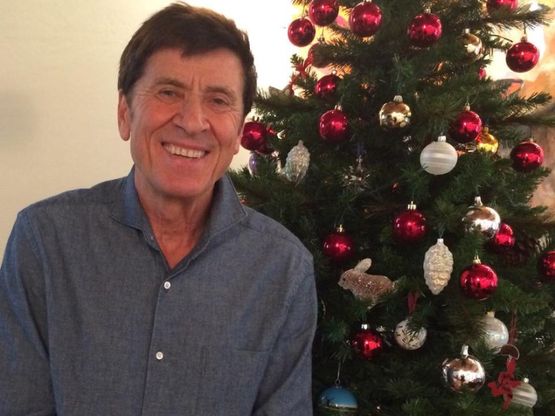 Tanti auguri a Gianni Morandi: 70 anni pi&ugrave; social che mai