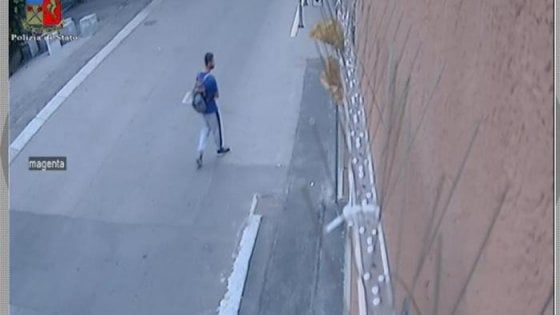 Bologna, rapinava anziane sotto il portone di casa: arrestato un 21enne