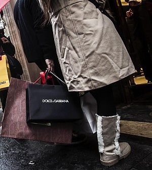 I saldi invernali tengono con gli acquisti degli stranieri