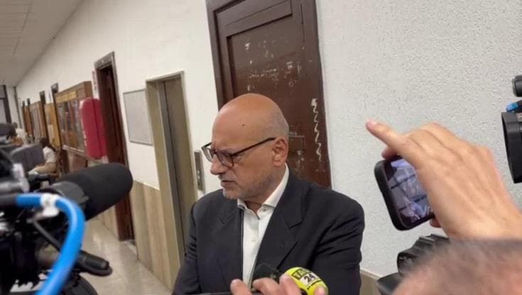 L'ultimo esame di Giuli, il prof: 'Domande difficili, il ministro era preparato'