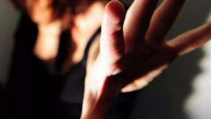 Perugia, ragazzina aggredita da coetanee, il video nelle chat