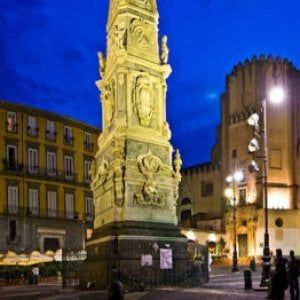 Sesso in strada e caos, movida shock nel centro storico di Napoli